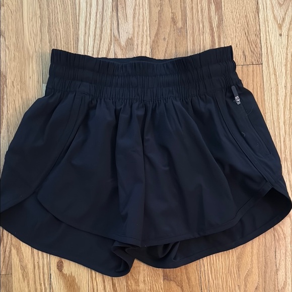 Lululemon sz 4 Tracker Short V *4" Black Women's Shorts great pre owned cond - Picture 4 of 12